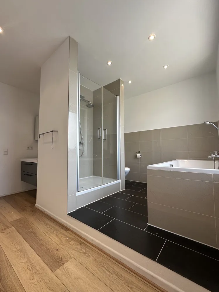 3 Zimmer Wohnung mit 110 m² in Neuss – Bild 2