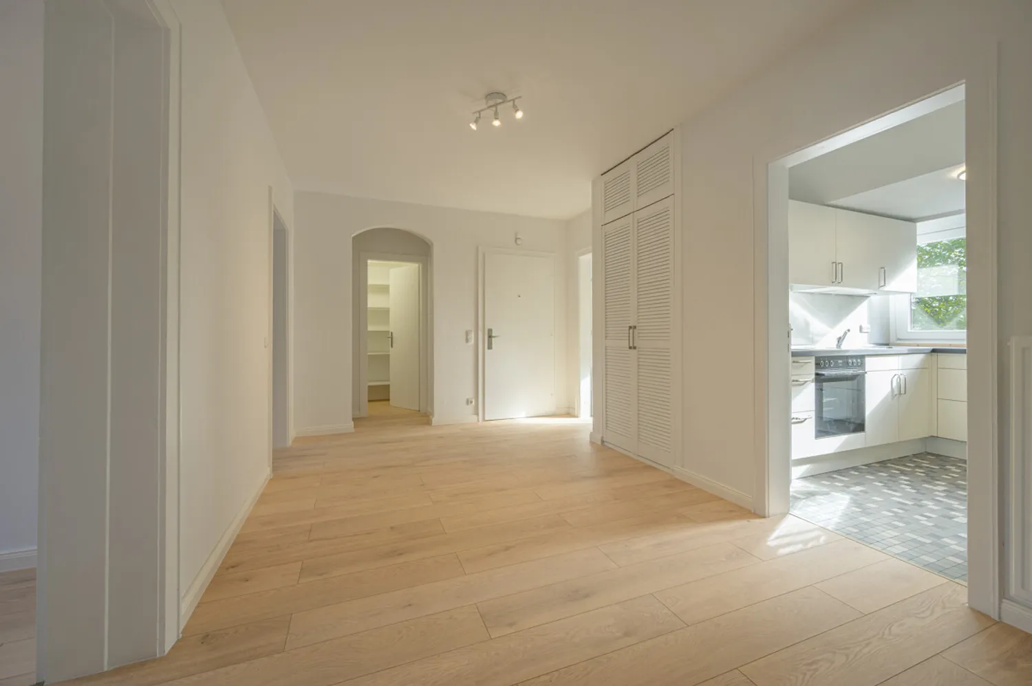 4 Zimmer Wohnung mit 98 m² in Hamburg – Bild 2