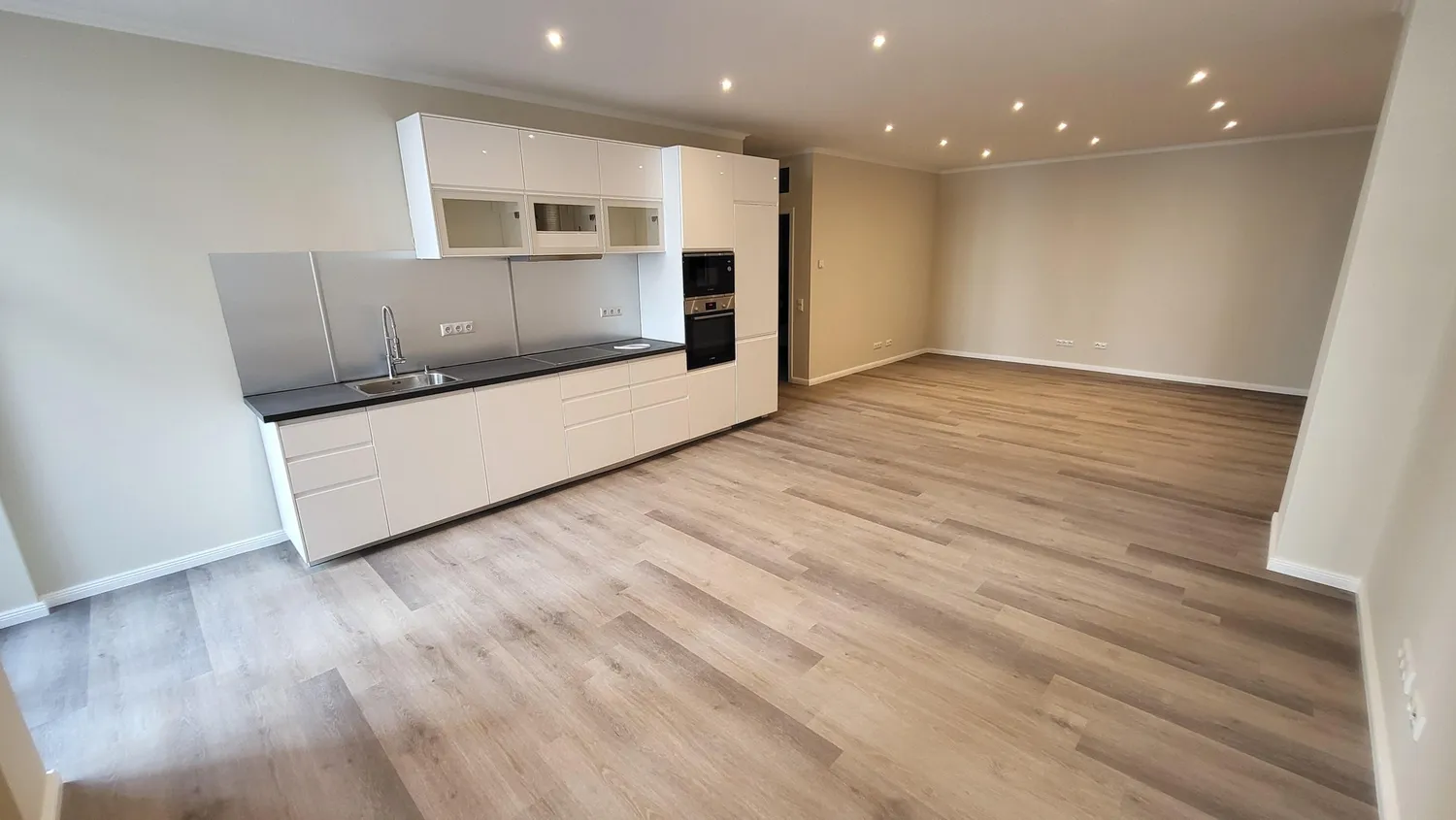 5 Zimmer Wohnung mit 128 m² in Wiesbaden – Bild 2