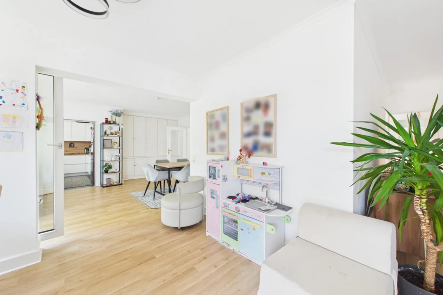 5 Zimmer Wohnung mit 138 m² in Düsseldorf – Bild 3