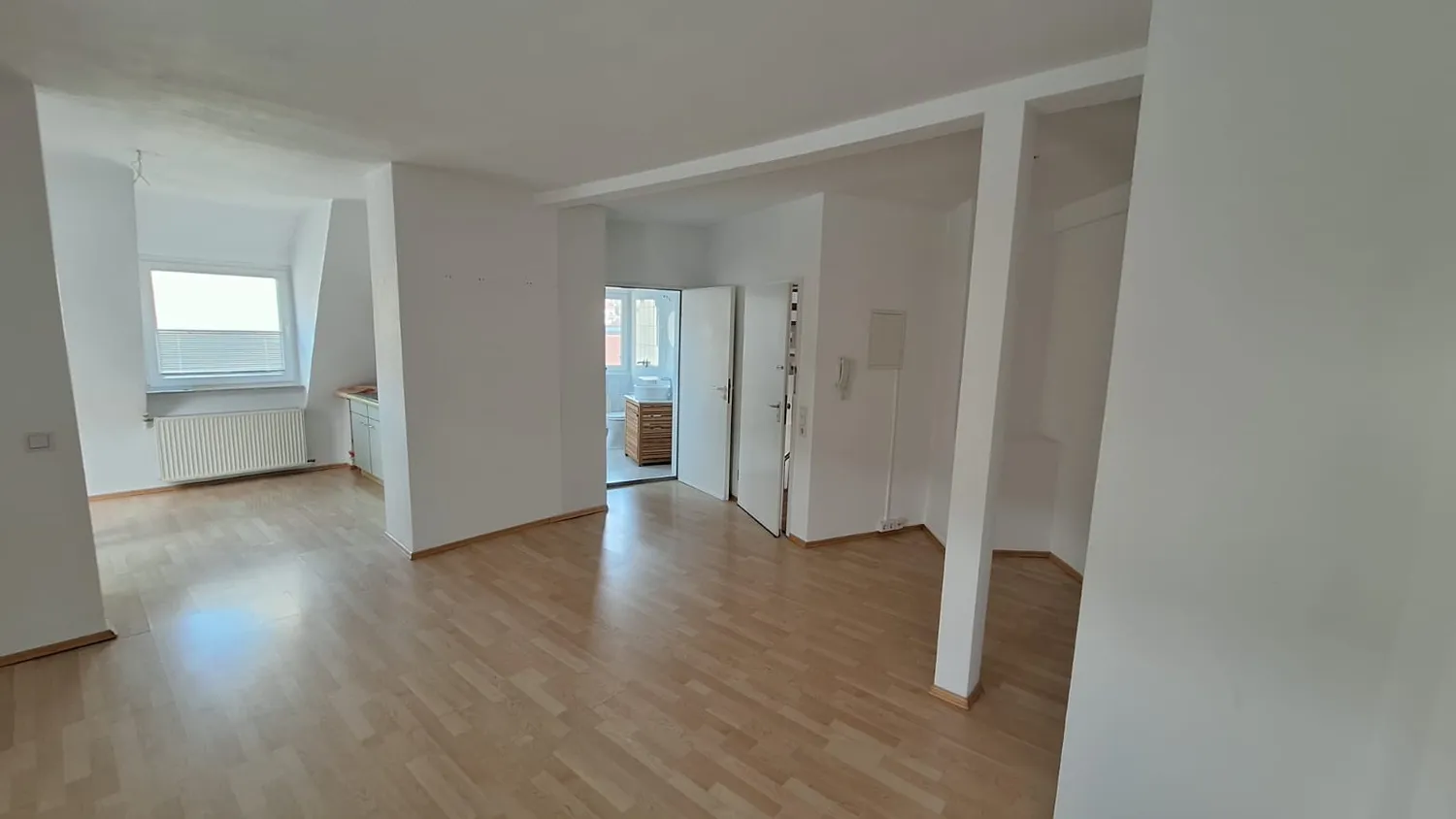 2 Zimmer Wohnung mit 70 m² in Stuttgart – Bild 2