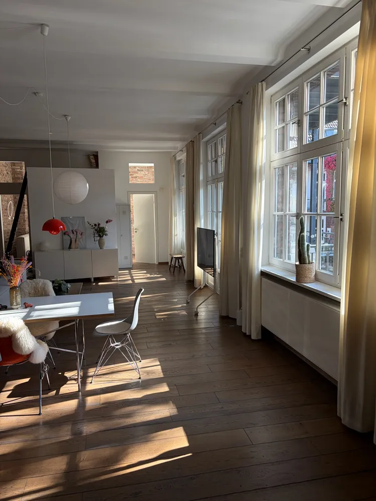 2 Zimmer Wohnung mit 102 m² in Köln – Bild 2