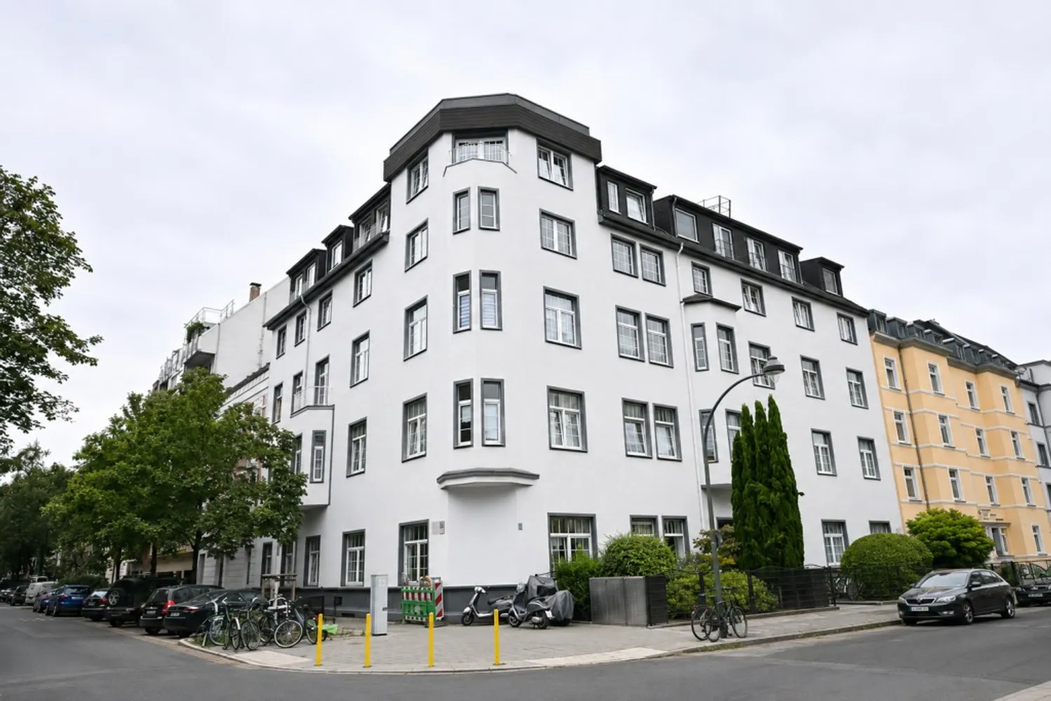 4 Zimmer Wohnung mit 140 m² in Düsseldorf – Bild 1