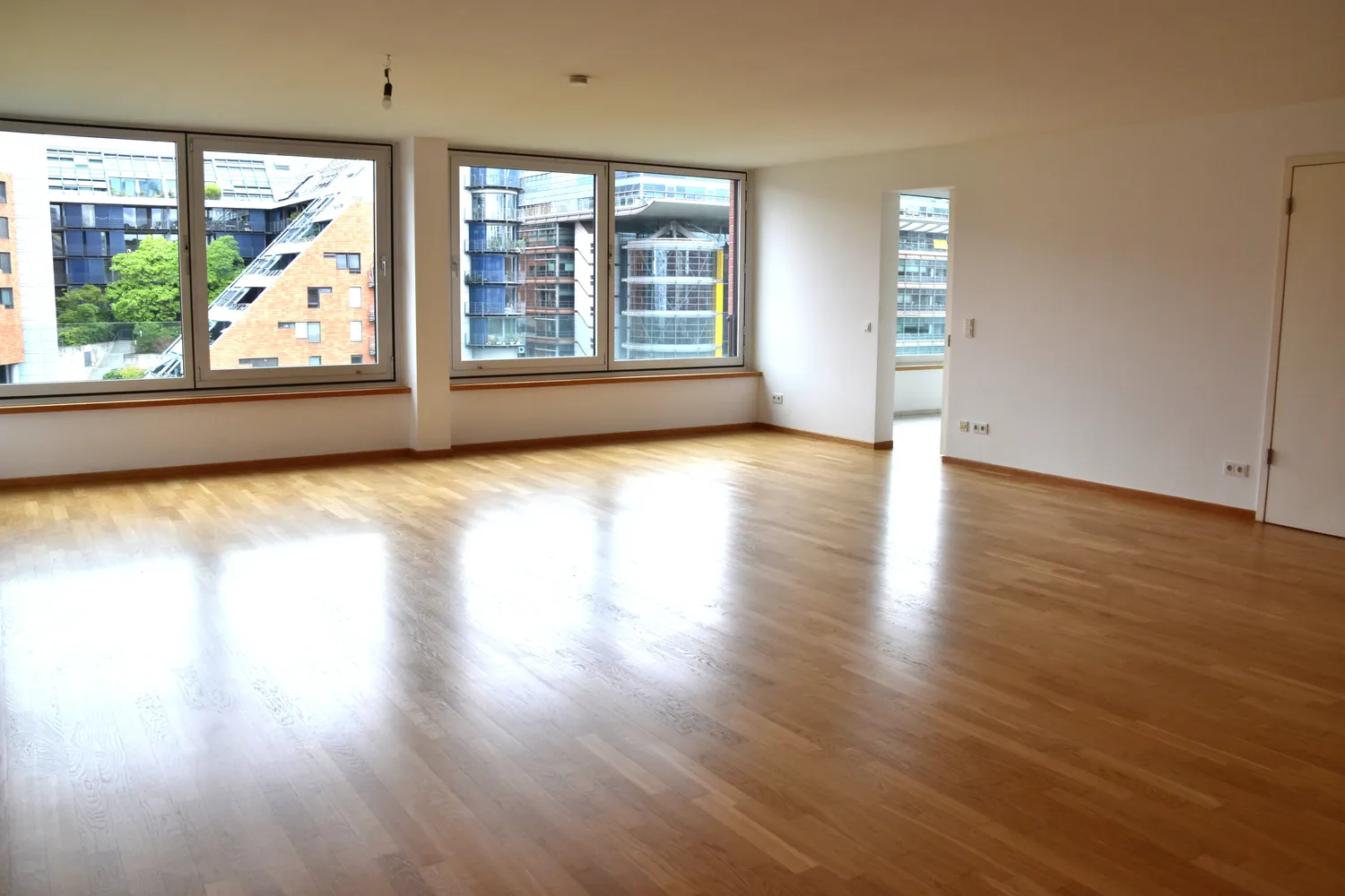 2 Zimmer Wohnung mit 121 m² in Berlin – Bild 2