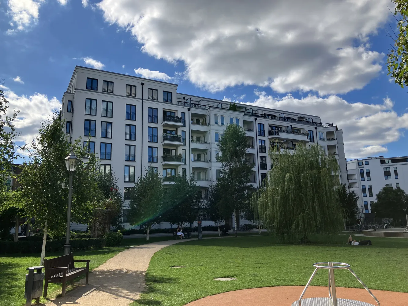 2 Zimmer Wohnung mit 74 m² in Berlin – Bild 2