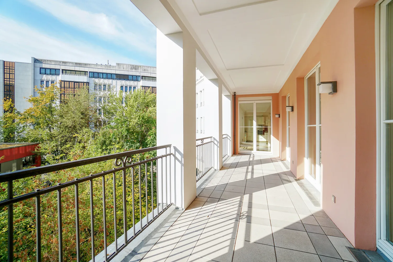 5 Zimmer Wohnung mit 223 m² in Berlin – Bild 1