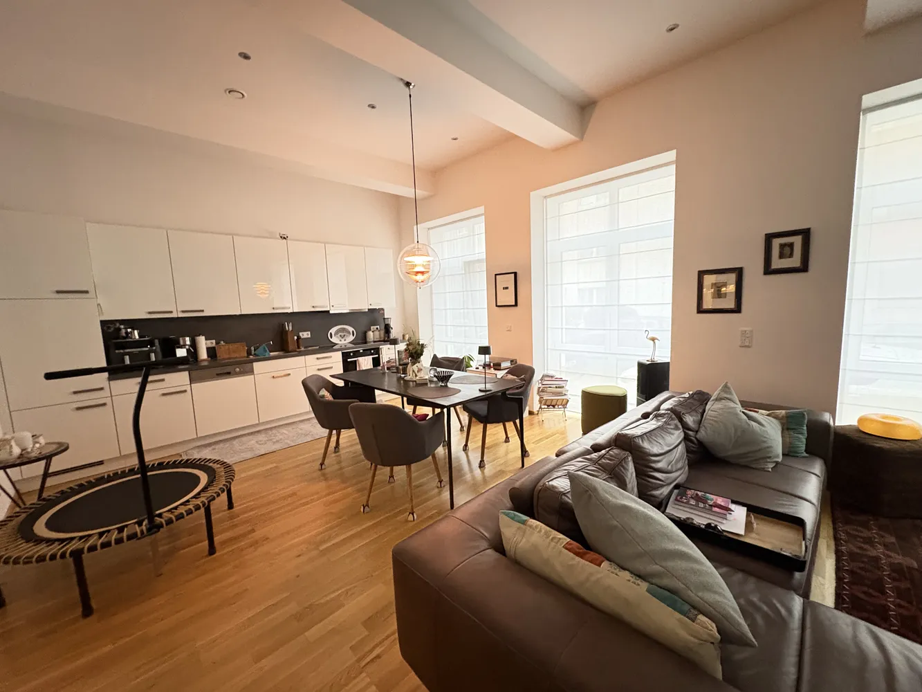 2 Zimmer Wohnung mit 82 m² in Frankfurt am Main – Bild 2