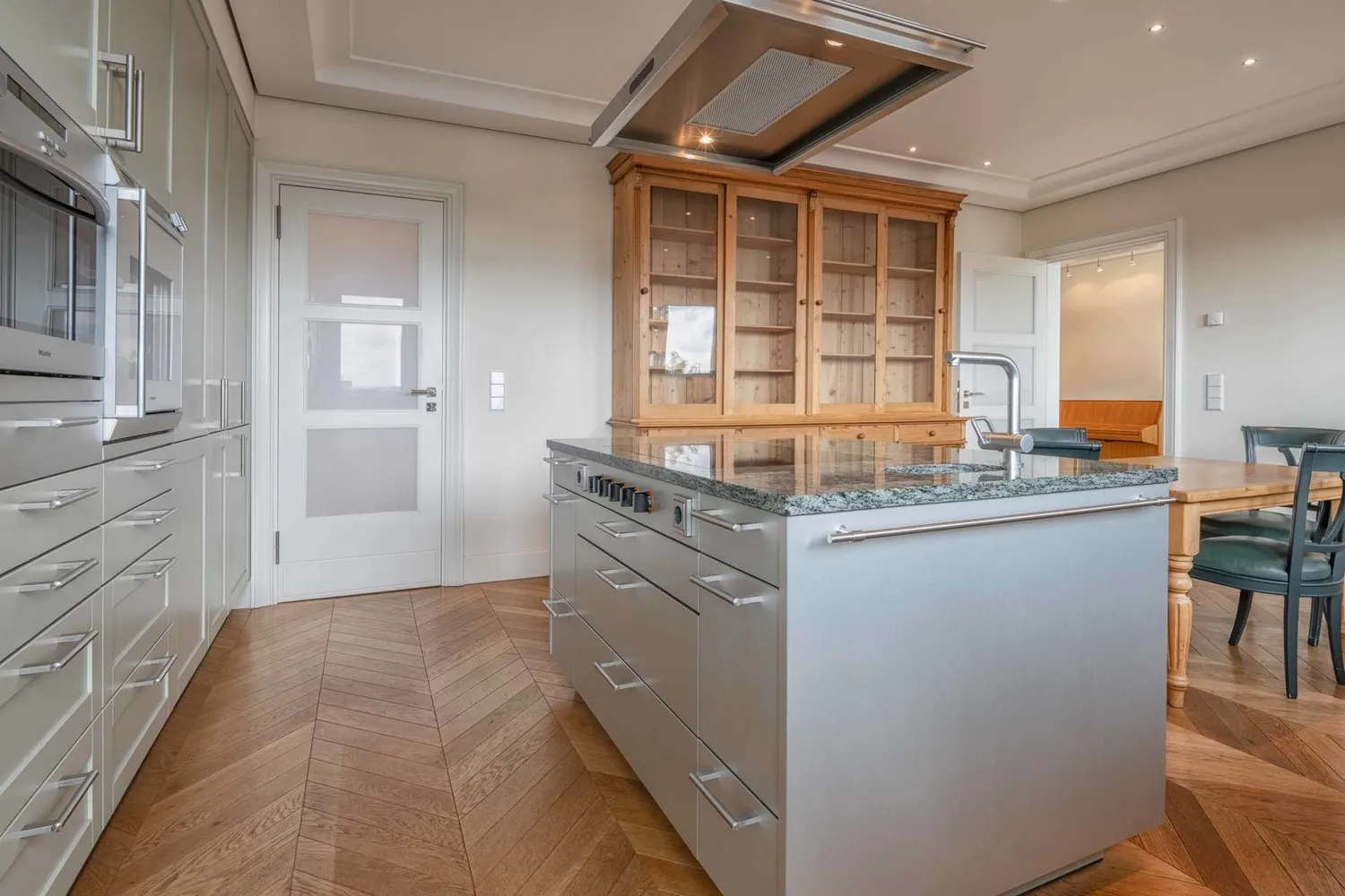 9 room apartment with 540 m² in Düsseldorf – Photo 3