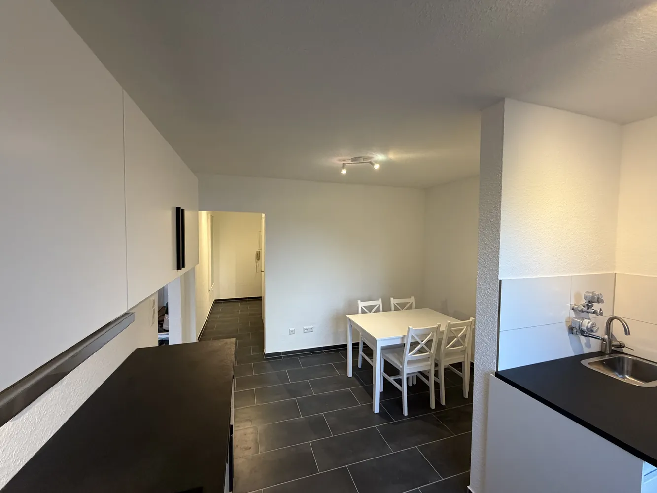 2 Zimmer Wohnung mit 45 m² in Karlsruhe – Bild 3
