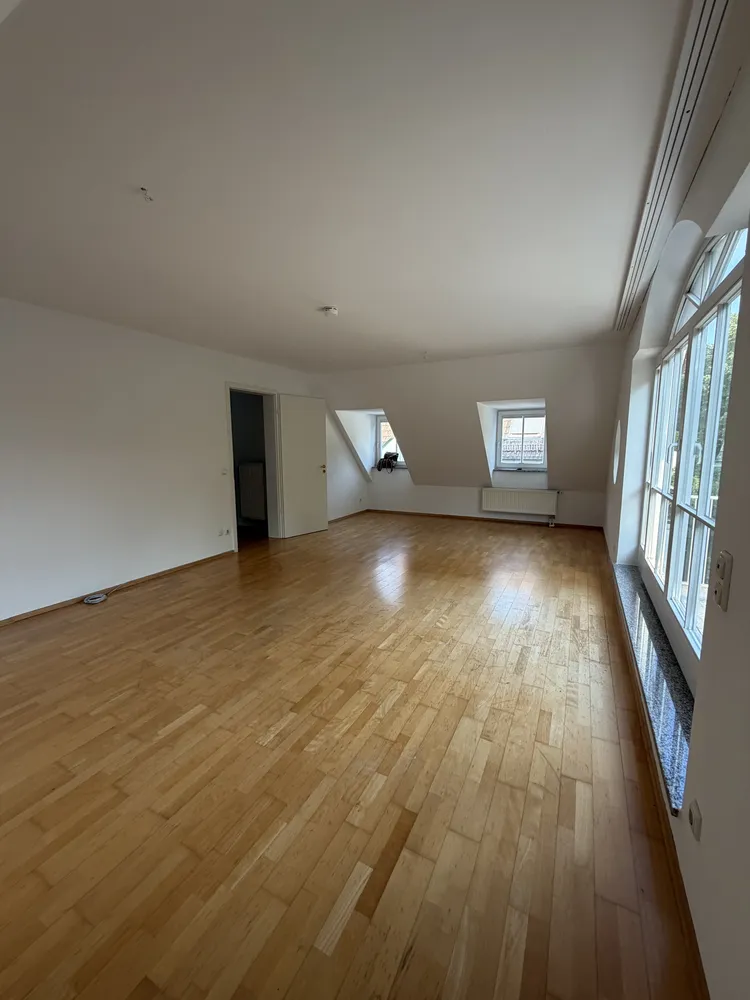 4 Zimmer Wohnung mit 108 m² in München – Bild 3