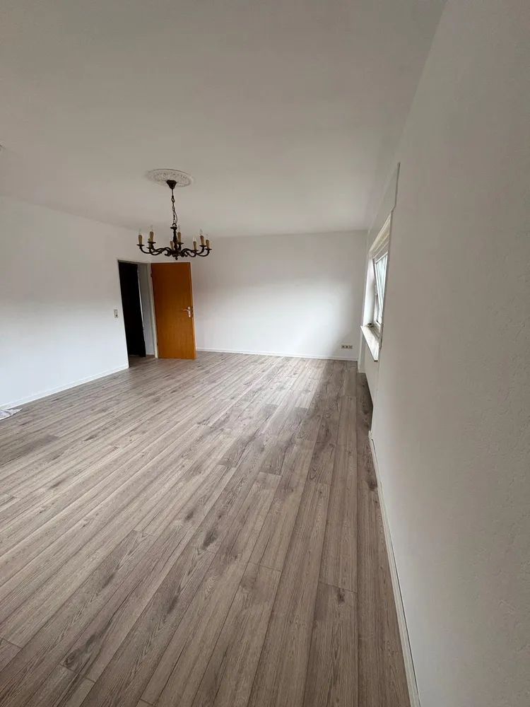 3 Zimmer Wohnung mit 100 m² in Wiesbaden – Bild 1