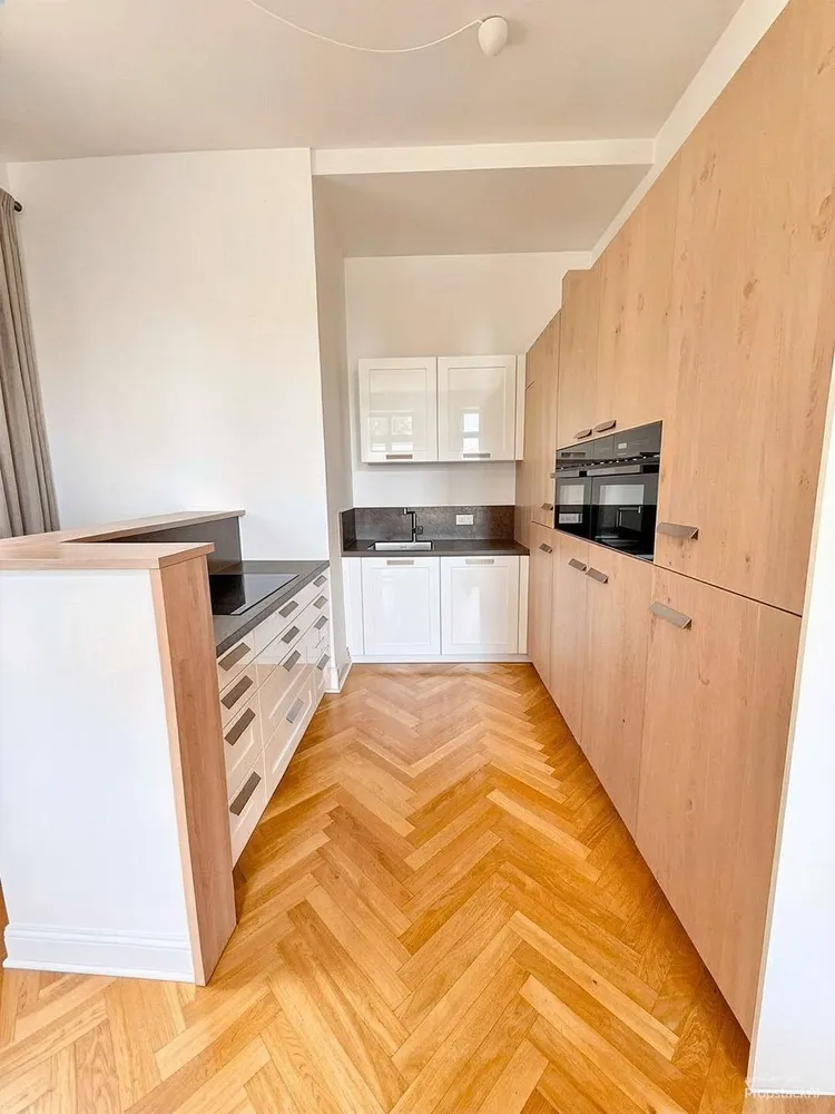4 Zimmer Wohnung mit 130 m² in Berlin – Bild 1