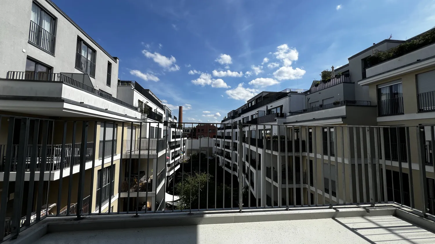 2 room apartment with 75 m² in Berlin – Photo 1