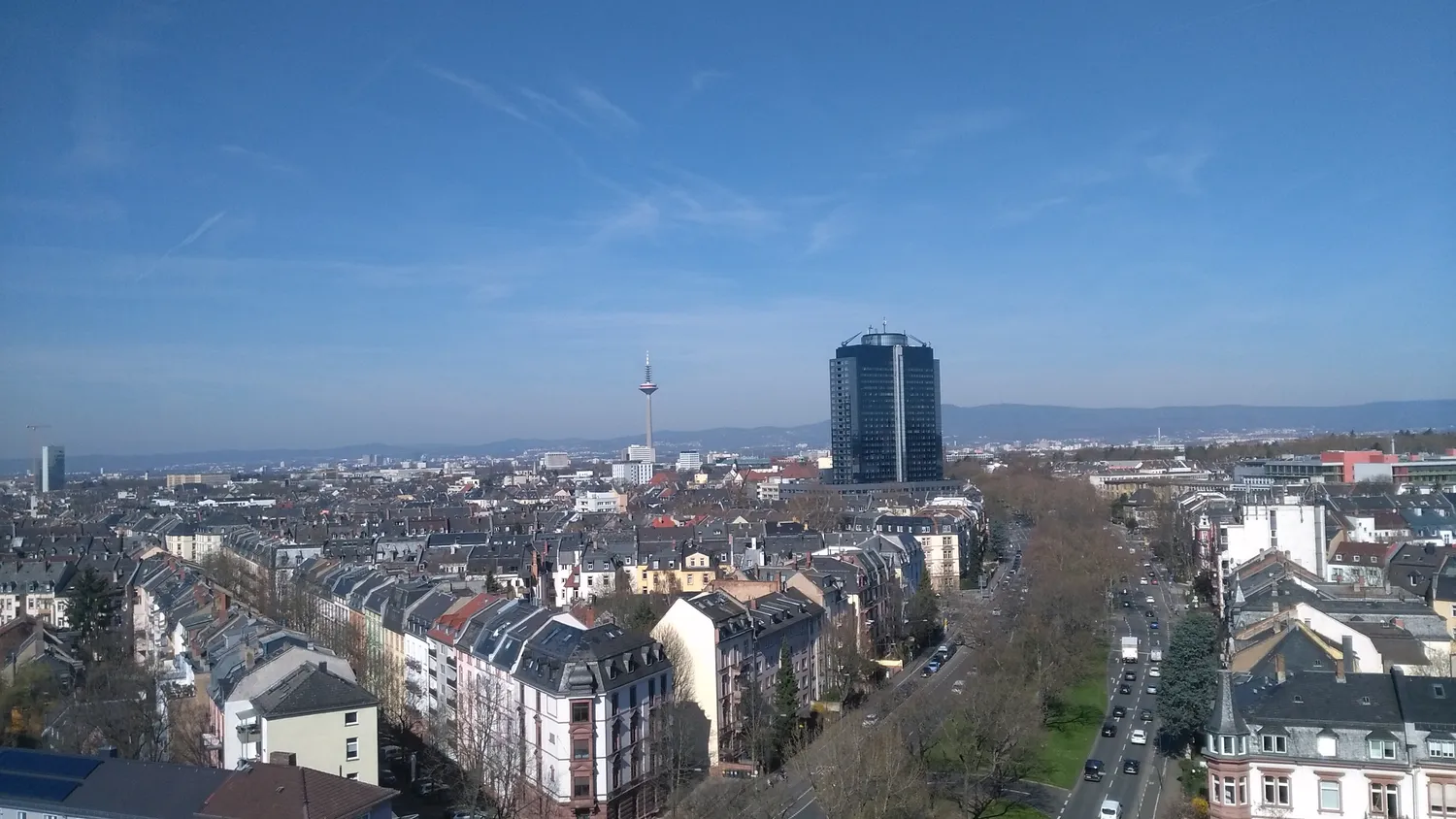 4 Zimmer Wohnung mit 98 m² in Frankfurt am Main – Bild 3