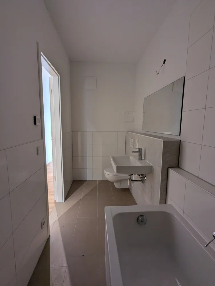 2 room apartment with 80 m² in Berlin – Photo 11
