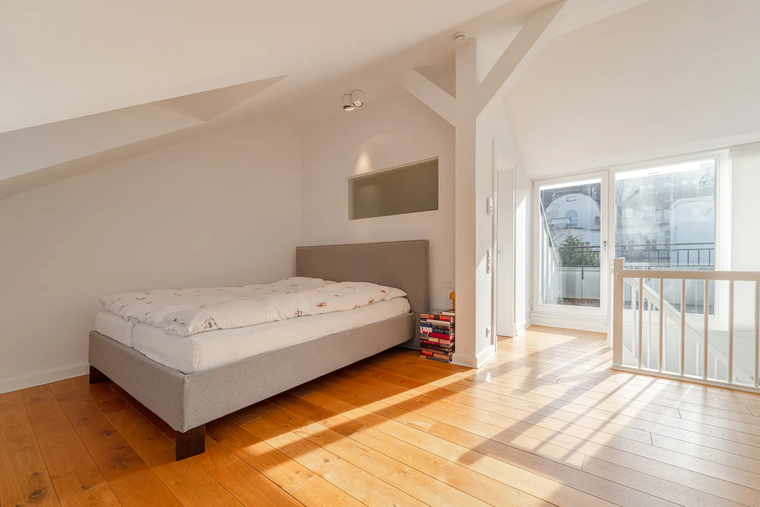 2 Zimmer Wohnung mit 100 m² in Düsseldorf – Bild 12