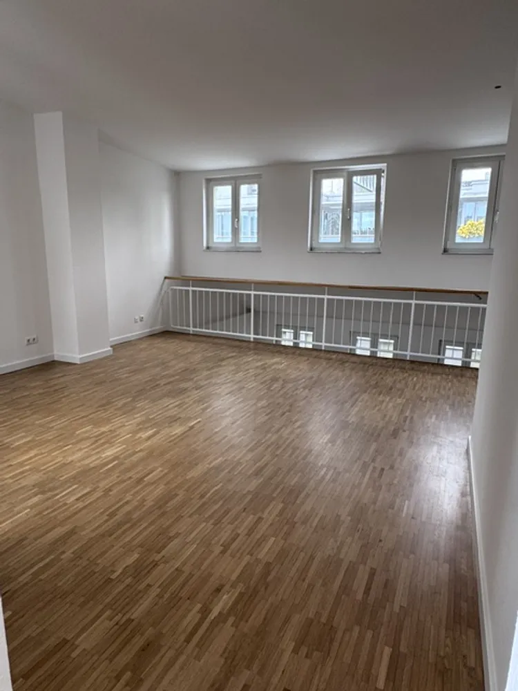 2 Zimmer Wohnung mit 107 m² in Köln – Bild 10