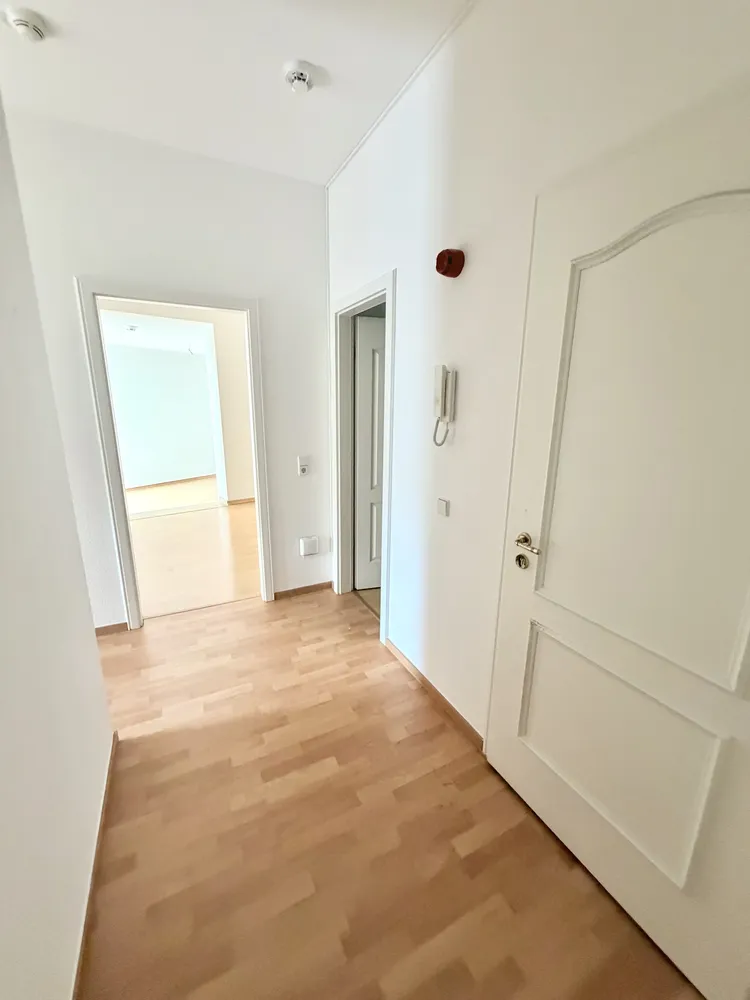 2 Zimmer Wohnung mit 81 m² in Halle (Saale) – Bild 2