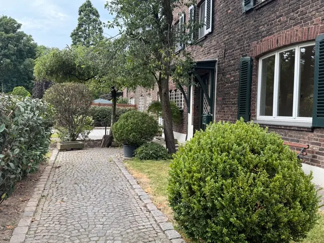 7 Zimmer Wohnung mit 211 m² in Duisburg – Bild 6