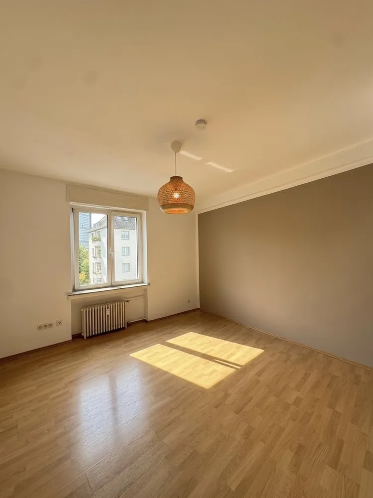 2 Zimmer Wohnung mit 67 m² in Düsseldorf – Bild 2