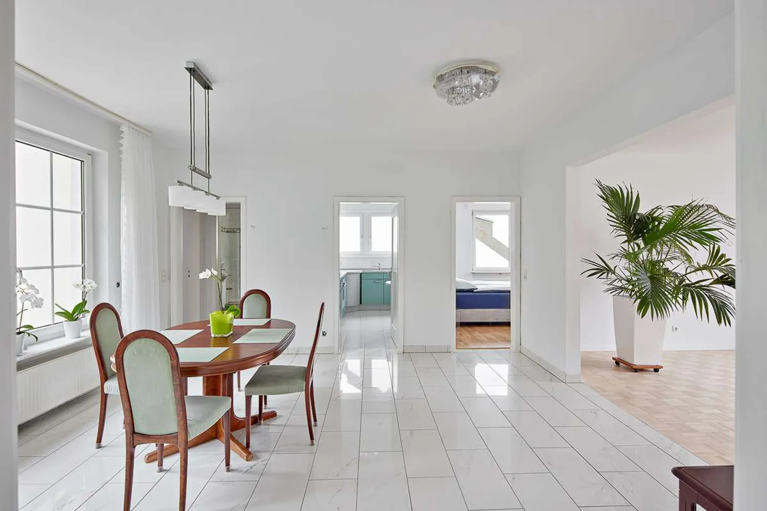 5 Zimmer Wohnung mit 118 m² in Stuttgart – Bild 2