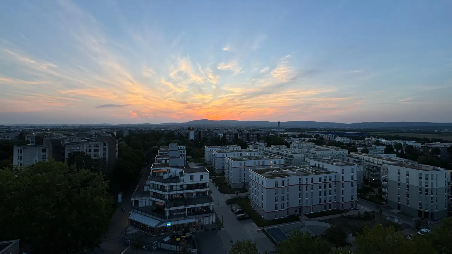 3 Zimmer Wohnung mit 90 m² in Frankfurt am Main – Bild 2