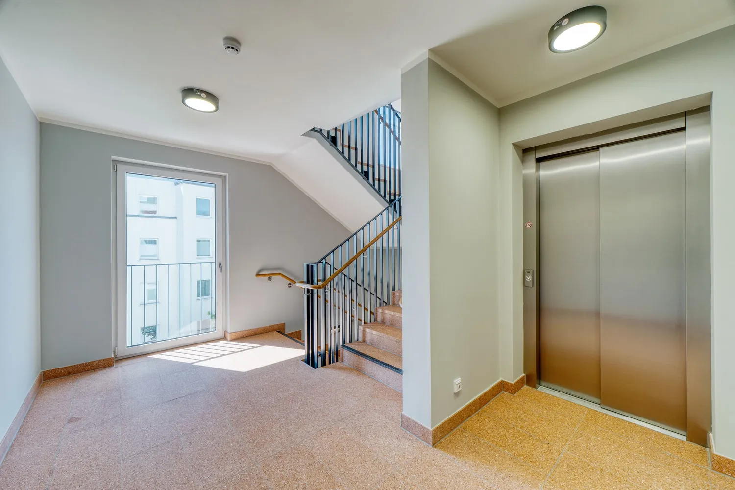 1 room apartment with 66 m² in Berlin – Photo 2