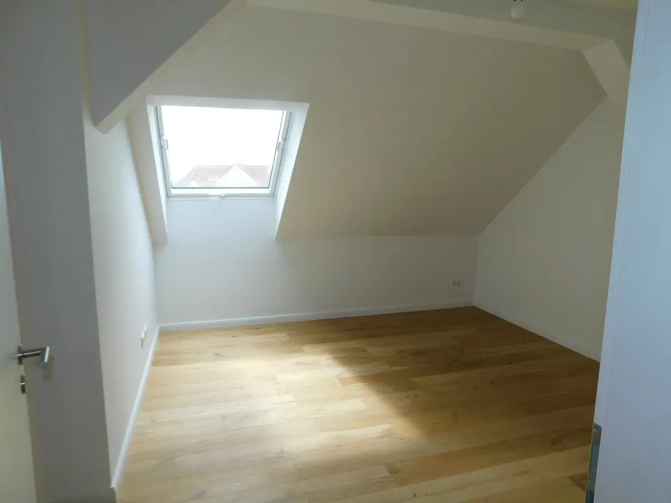 4 Zimmer Wohnung mit 130 m² in Luckenwalde – Bild 2