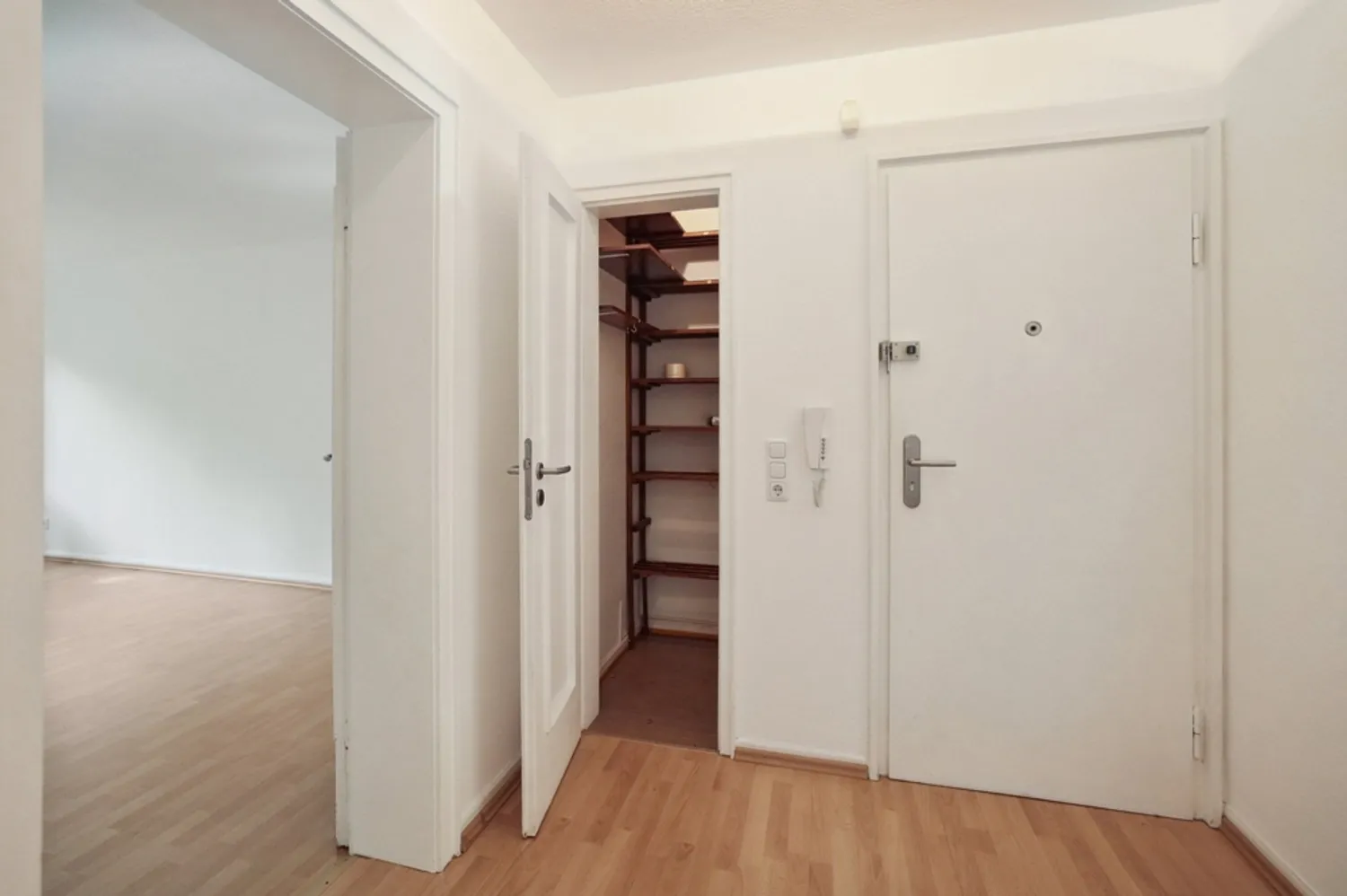 3 Zimmer Wohnung mit 80 m² in Frankfurt am Main – Bild 3