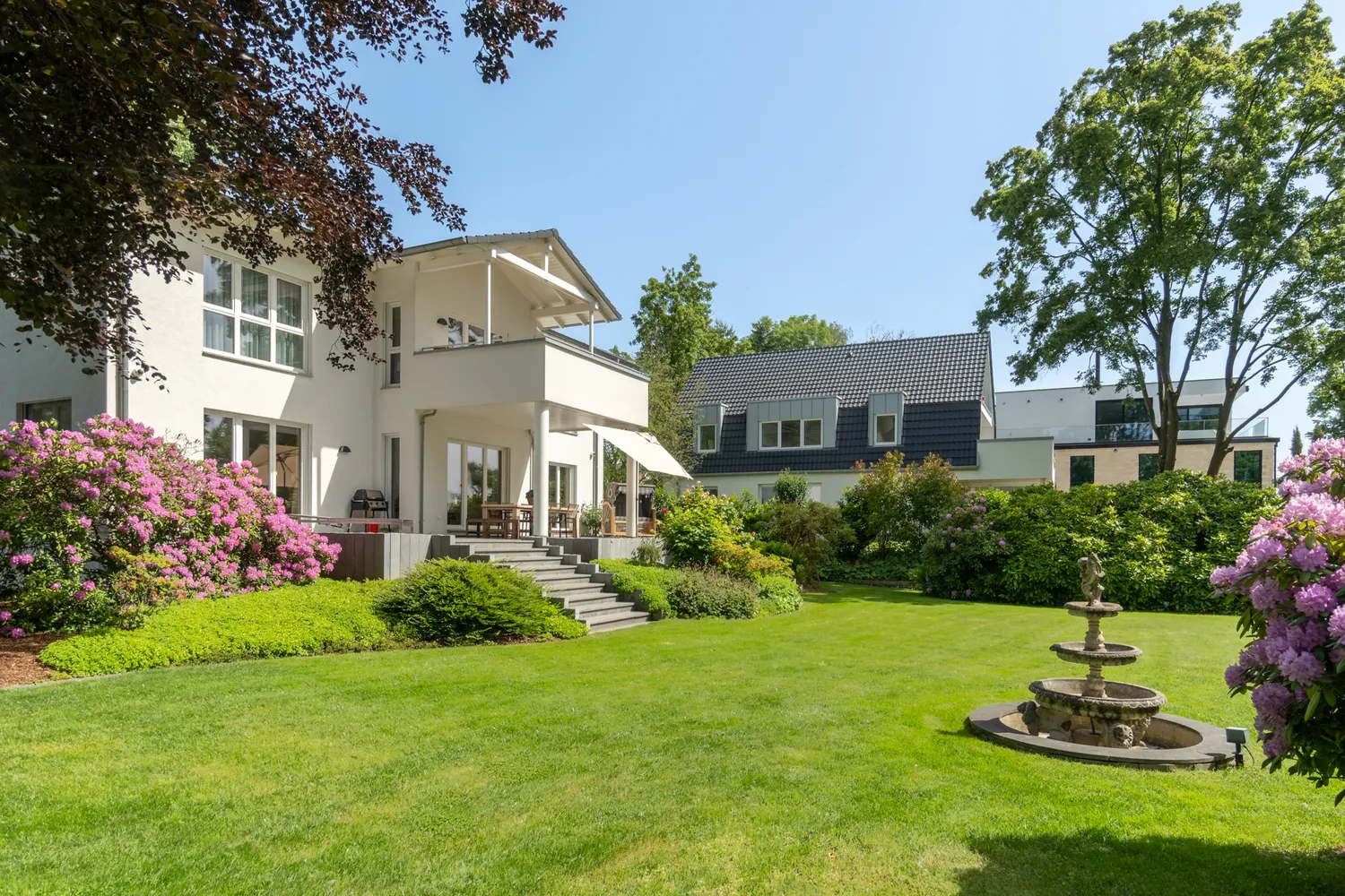 9 Zimmer Haus mit 387 m² in Düsseldorf – Bild 2