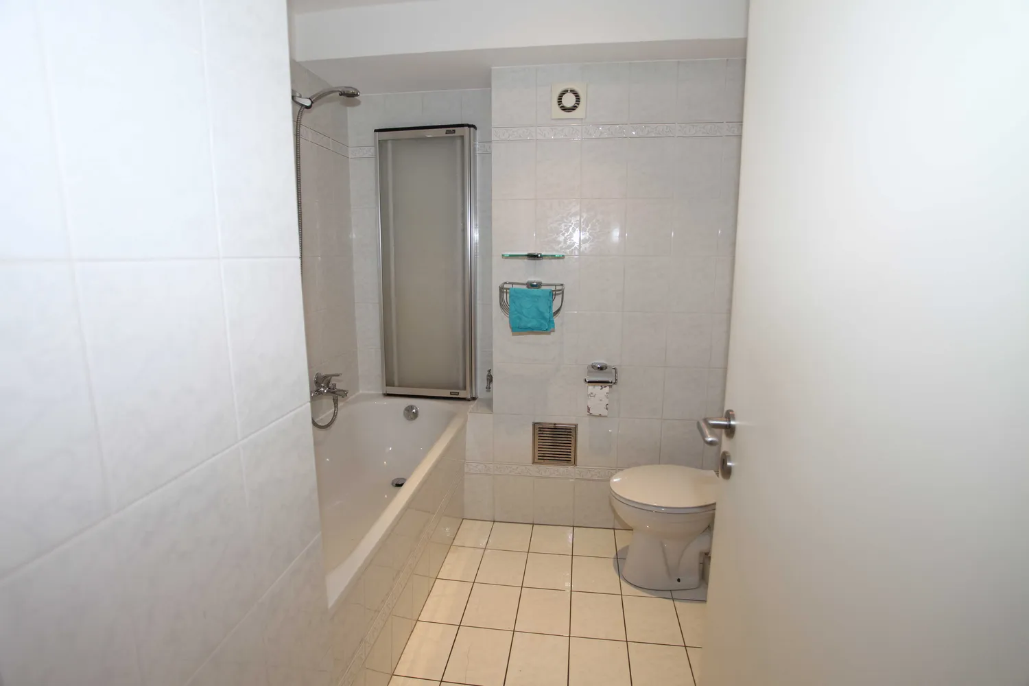 3 room apartment with 67 m² in Düsseldorf – Photo 4