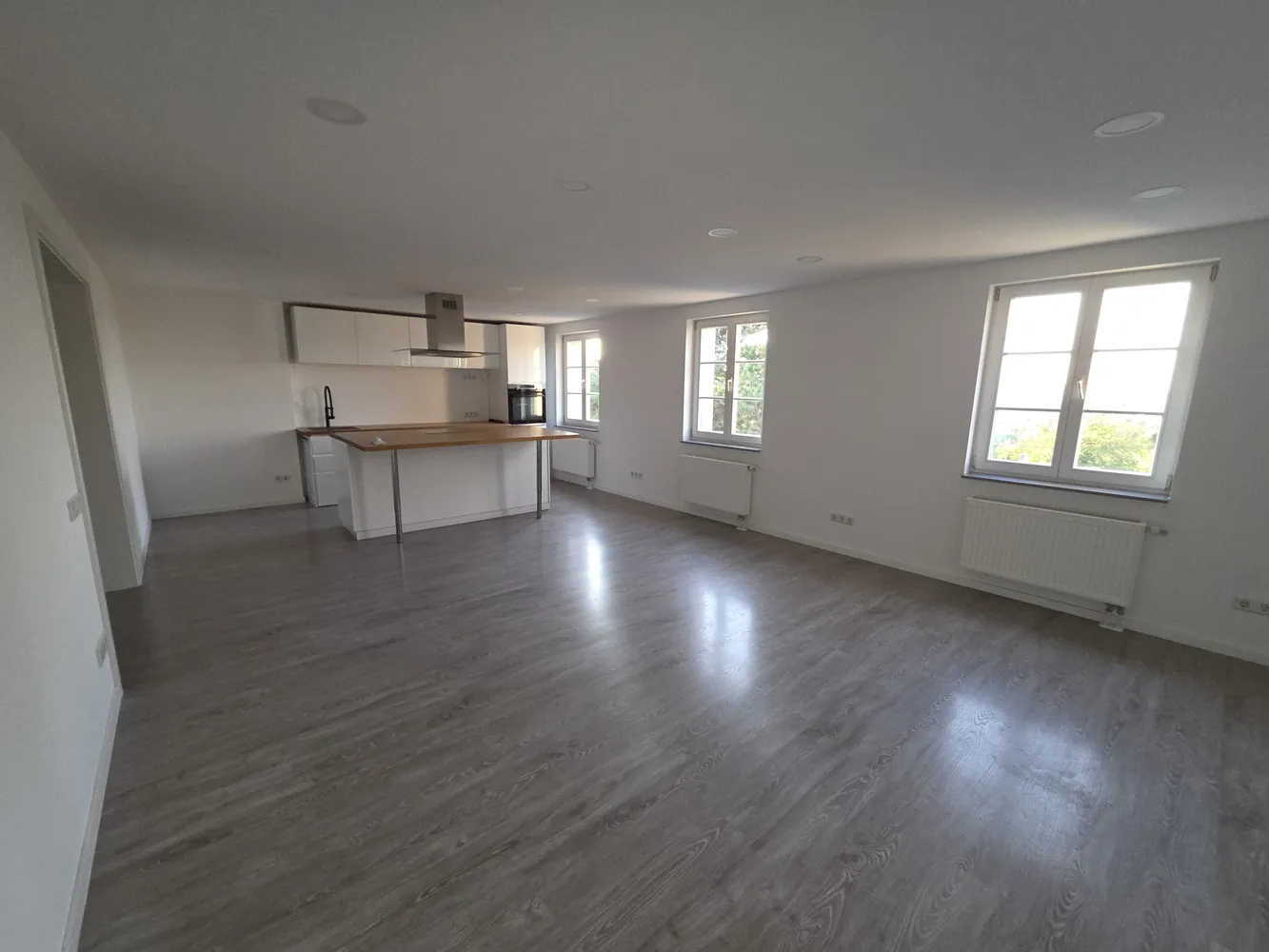 6 Zimmer Wohnung mit 177 m² in Naumburg (Saale) – Bild 2