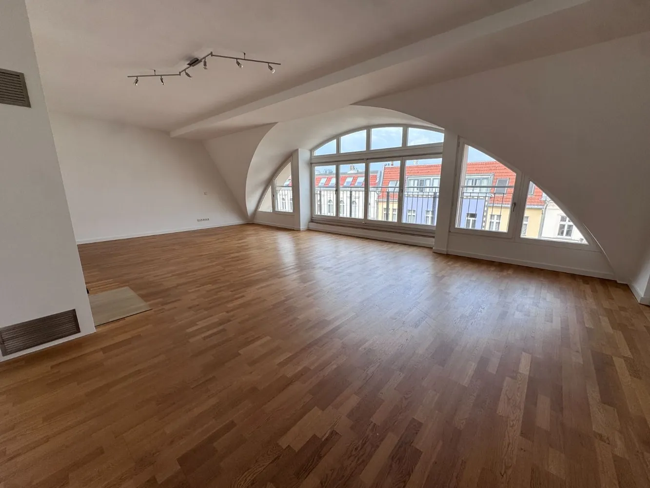4 Zimmer Wohnung mit 171 m² in Berlin – Bild 1