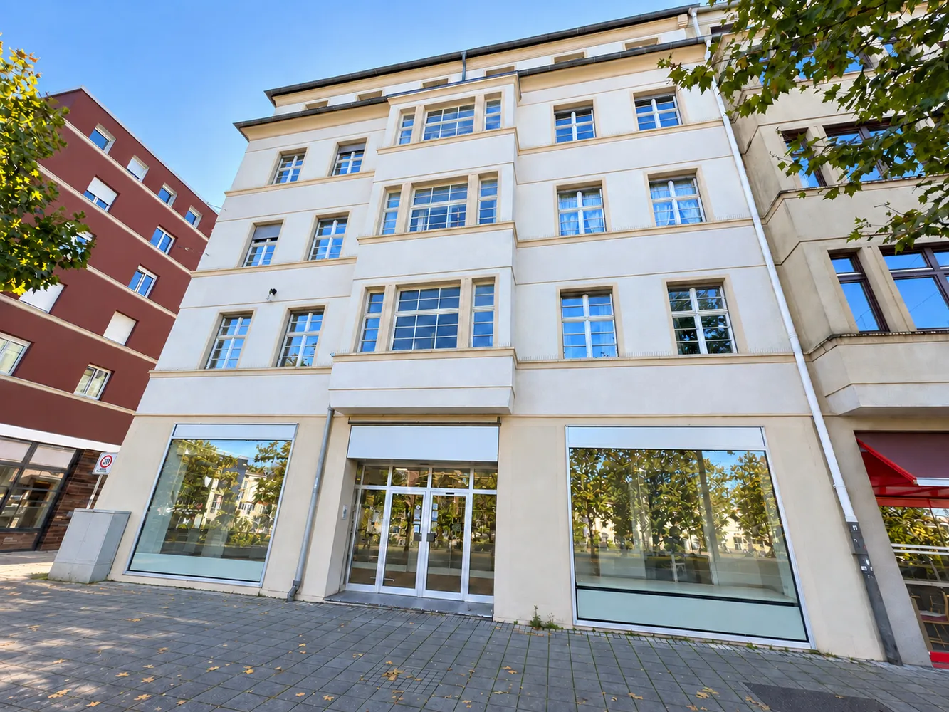 5 Zimmer Wohnung mit 180 m² in Karlsruhe – Bild 2