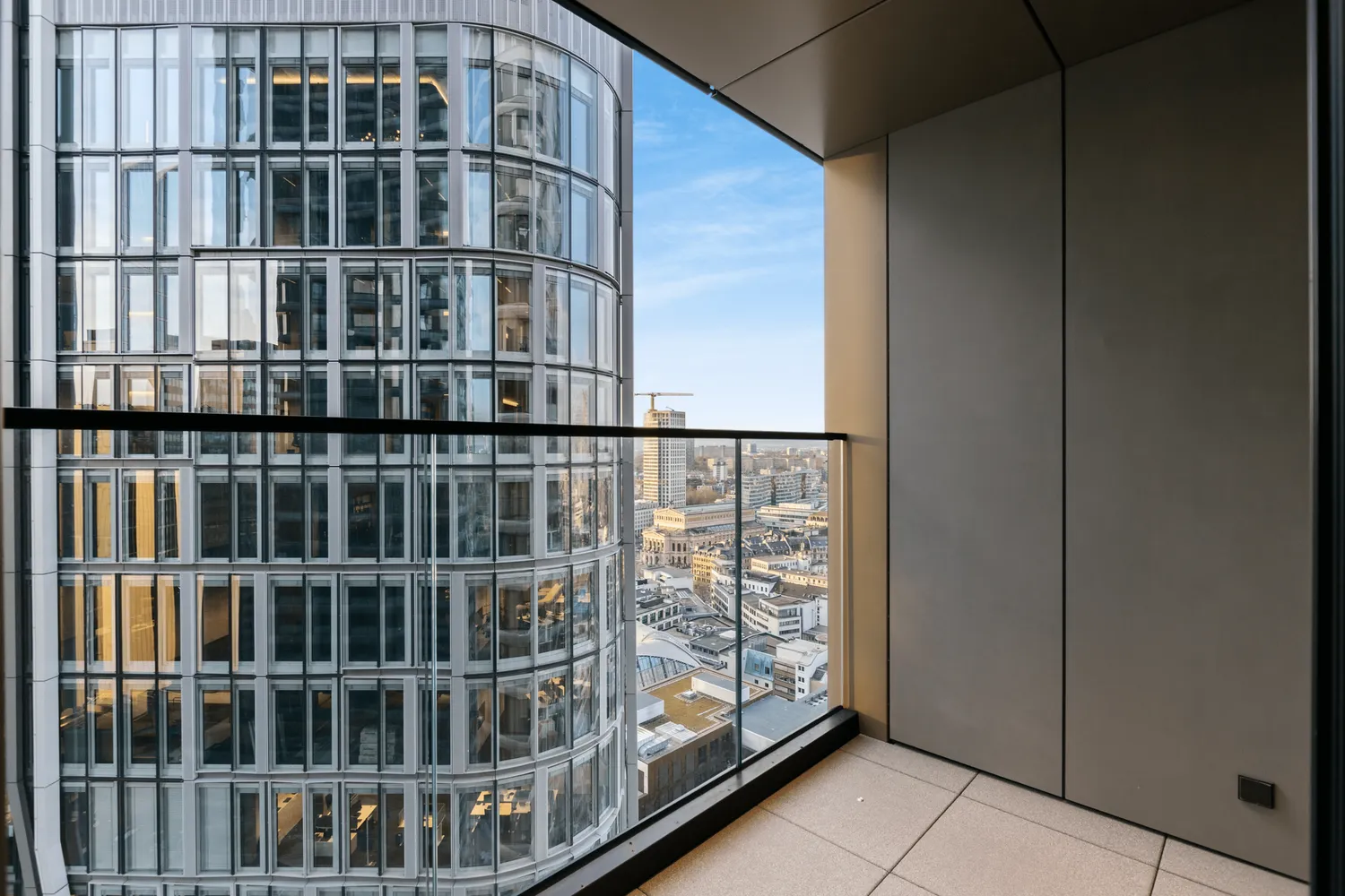 2 Zimmer Wohnung mit 52 m² in Frankfurt am Main – Bild 2