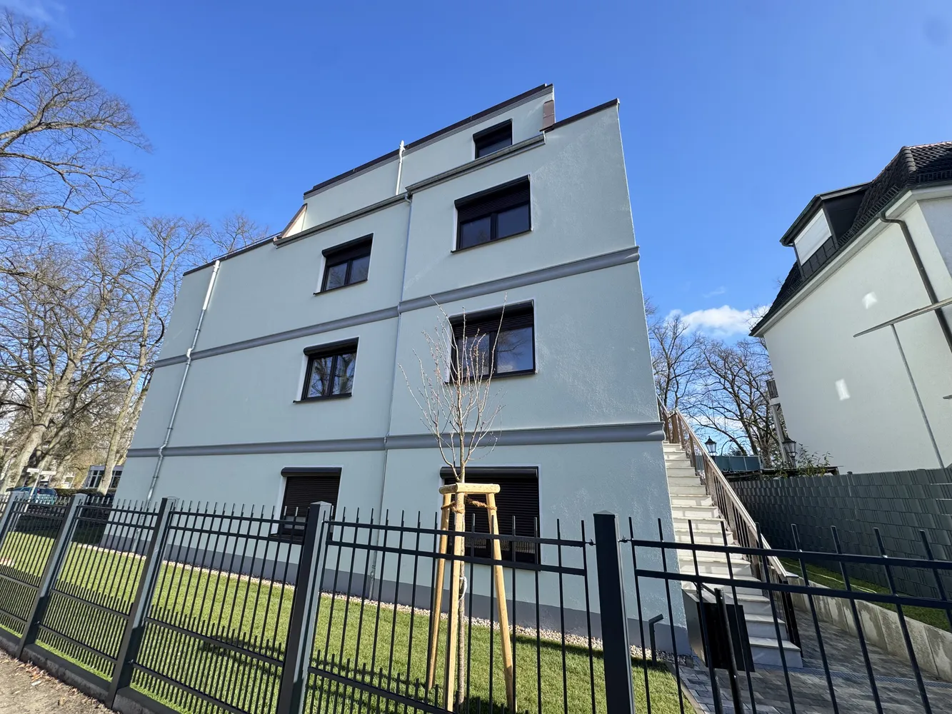 4 Zimmer Wohnung mit 143 m² in Berlin – Bild 1