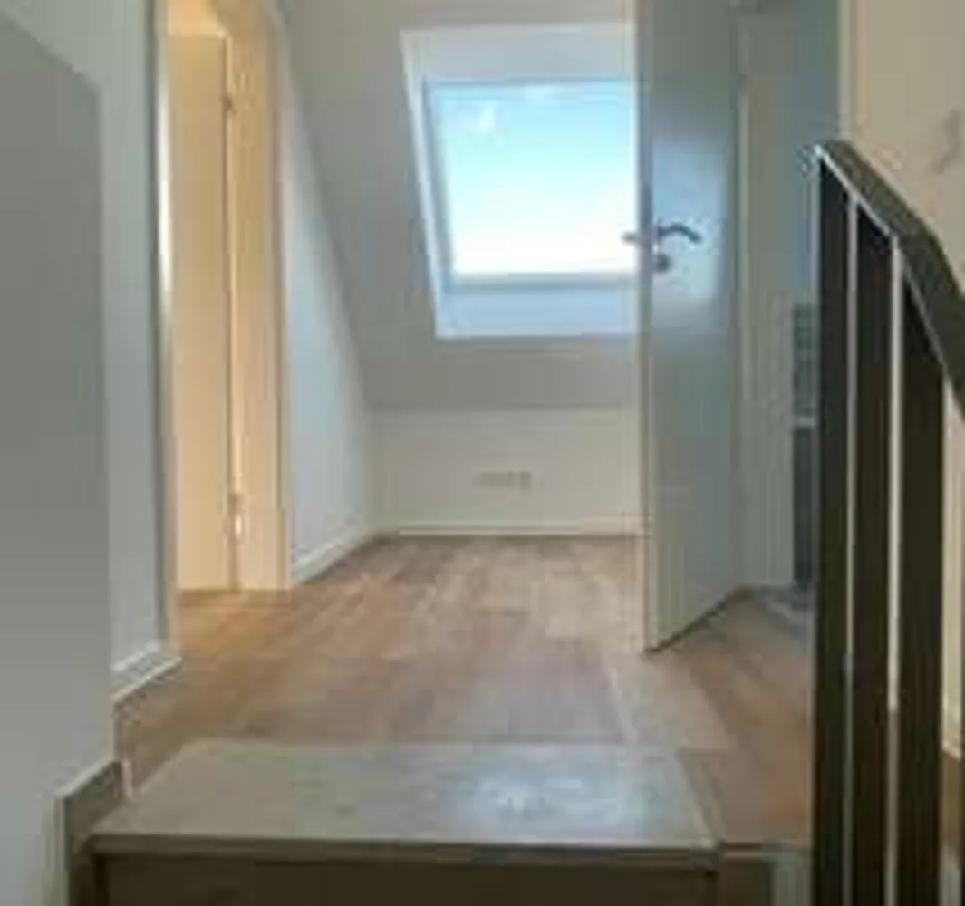 4 Zimmer Wohnung mit 135 m² in Hürth – Bild 1