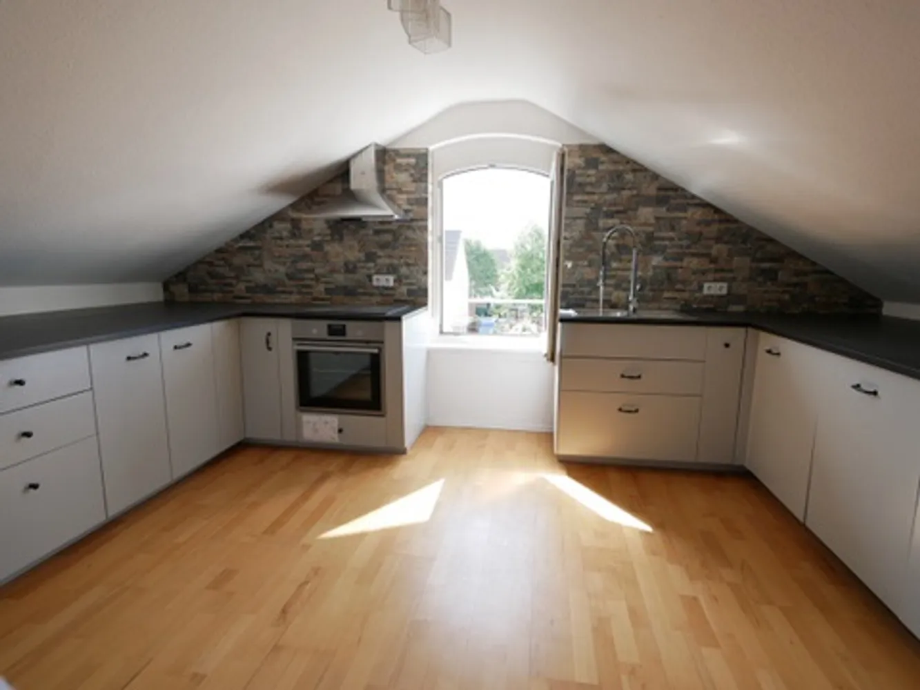 2 Zimmer Wohnung mit 91 m² in Wiesbaden – Bild 4