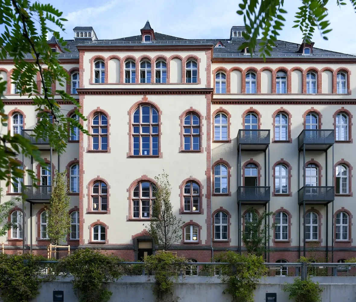 3 Zimmer Wohnung mit 106 m² in Wiesbaden – Bild 2