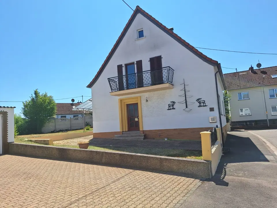 6 Zimmer Haus mit 130 m² in Saarbrücken – Bild 1
