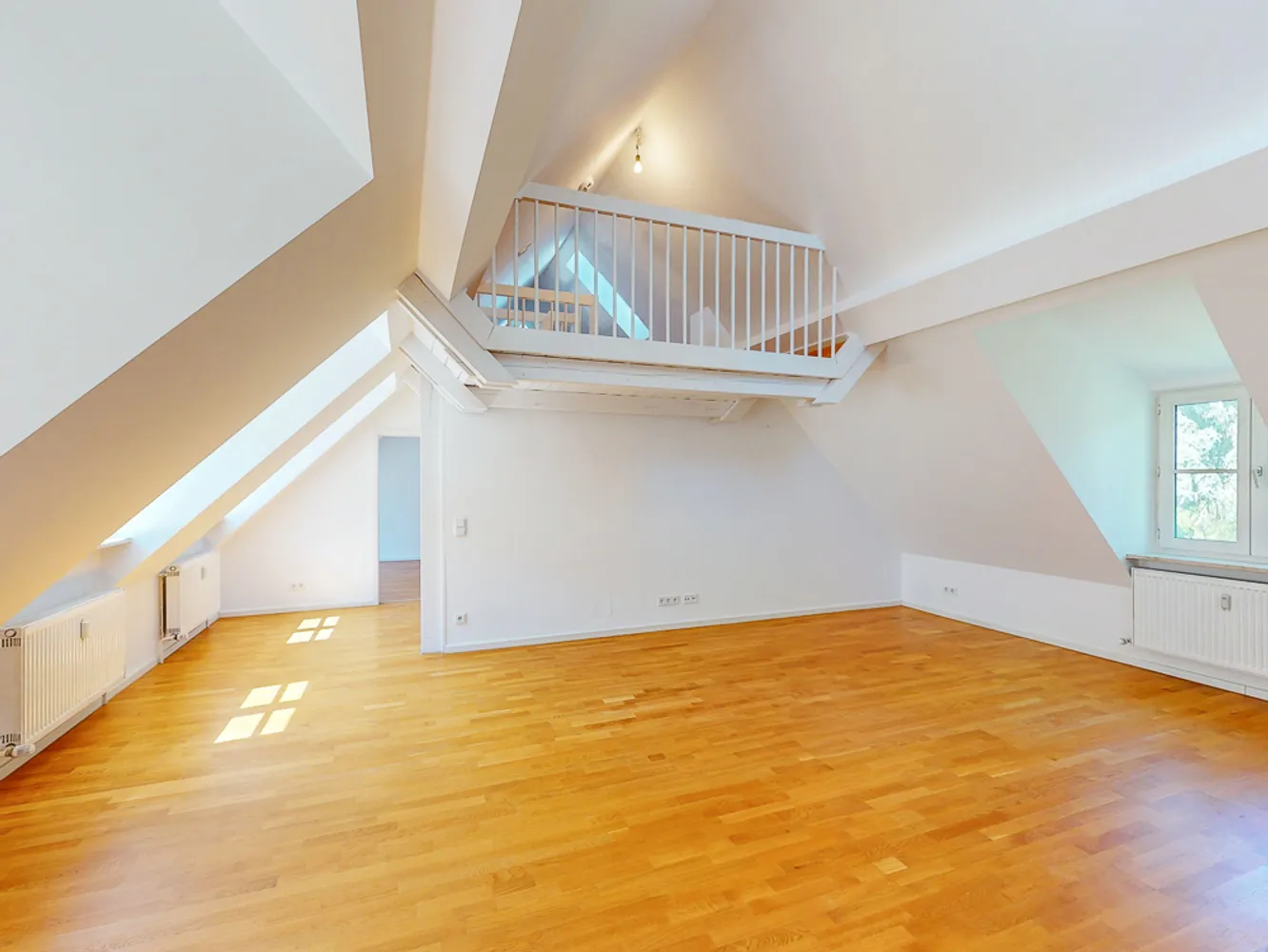 3 Zimmer Wohnung mit 98 m² in München – Bild 2