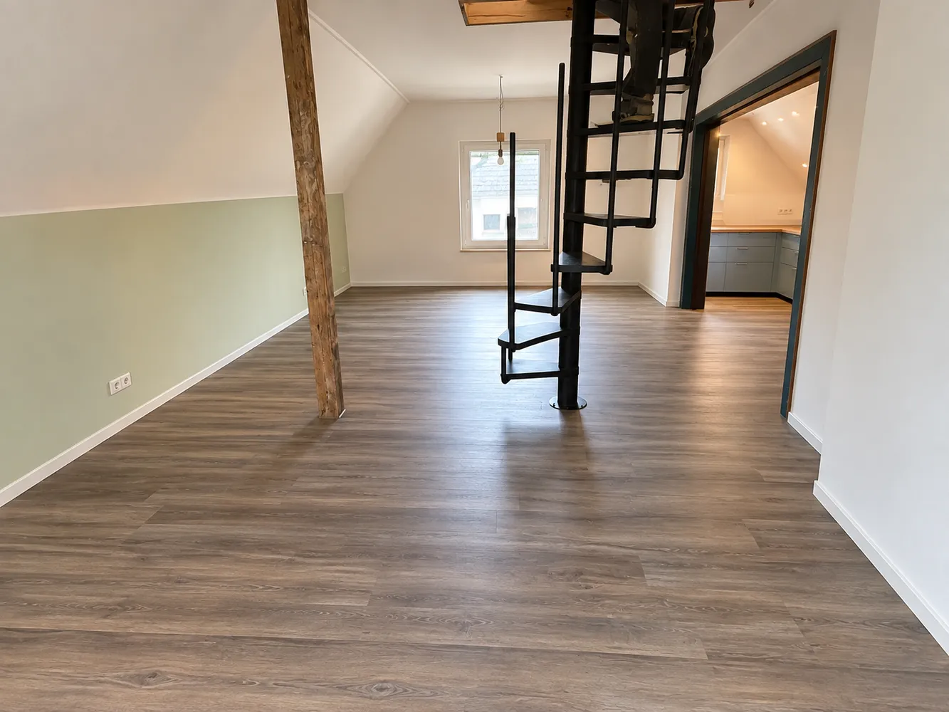 2 Zimmer Wohnung mit 80 m² in Leverkusen – Bild 1