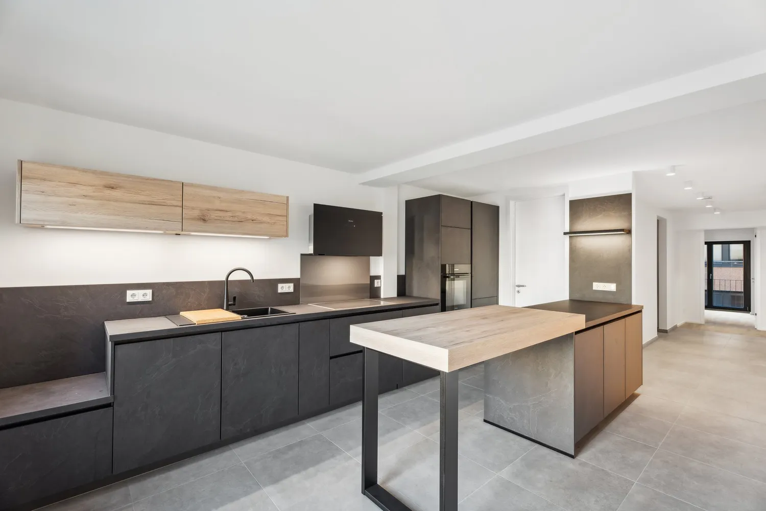 4 Zimmer Wohnung mit 142 m² in Düsseldorf – Bild 2
