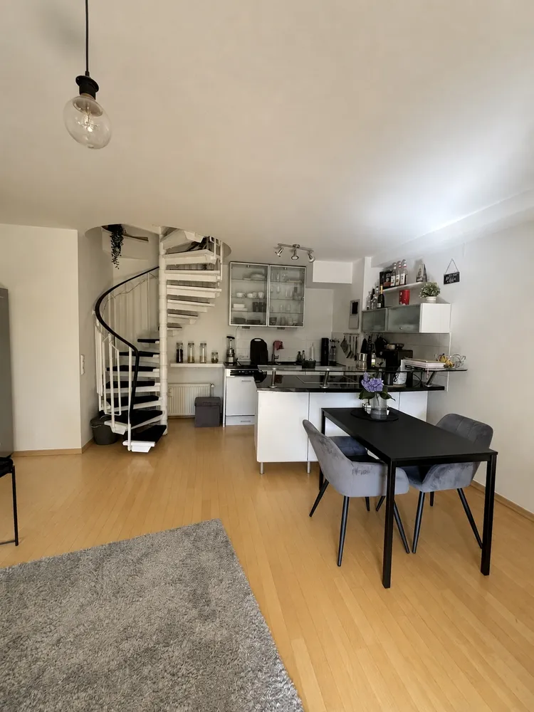 2 Zimmer Wohnung mit 65 m² in Düsseldorf – Bild 1