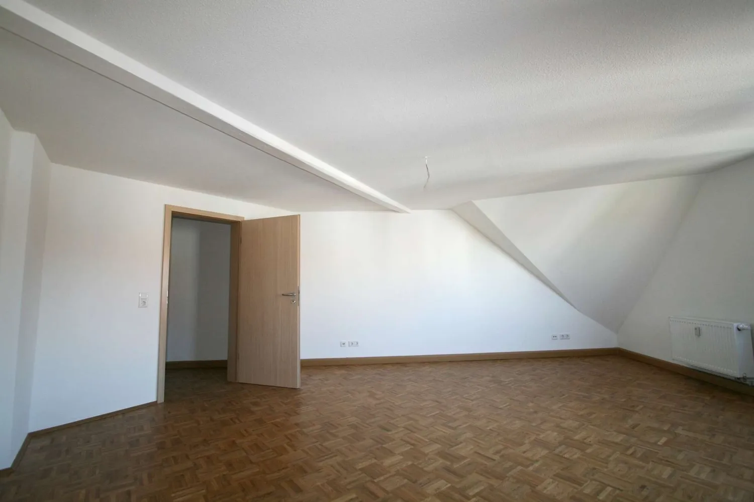 3 Zimmer Wohnung mit 100 m² in Meiningen – Bild 2