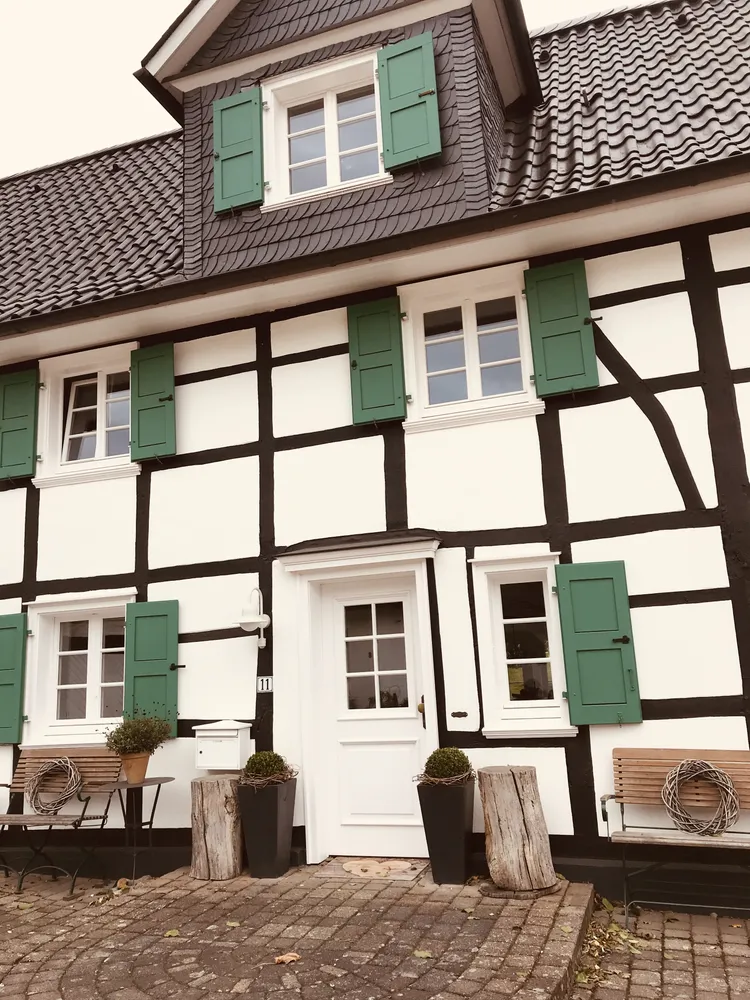 2 Zimmer Wohnung mit 75 m² in Leverkusen – Bild 1