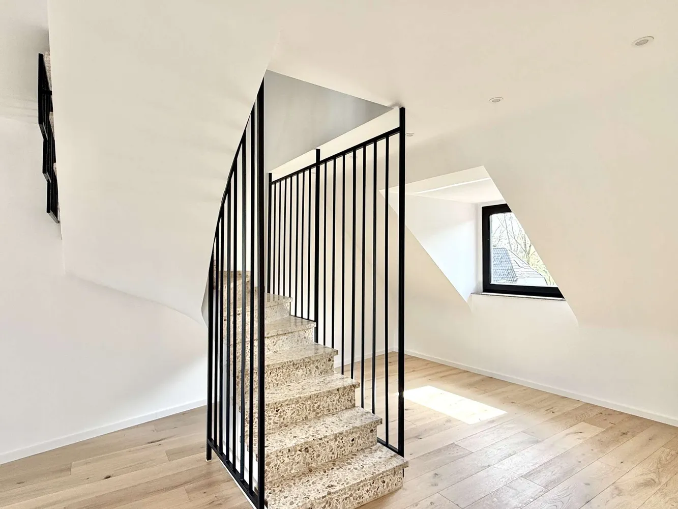 4 Zimmer Wohnung mit 134 m² in Düsseldorf – Bild 12
