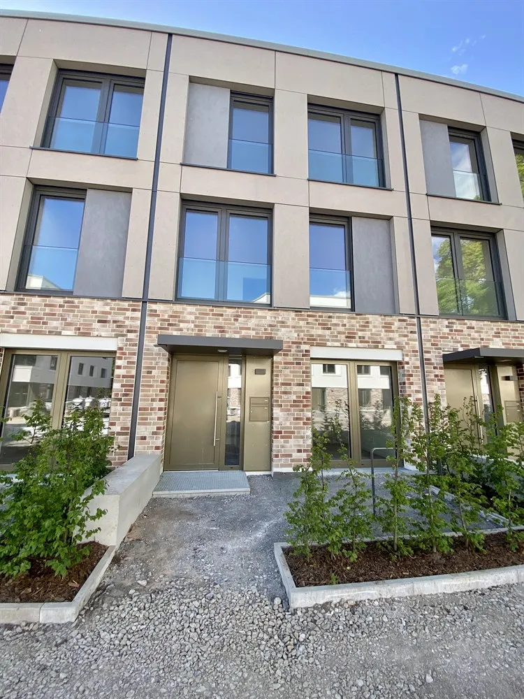 5 Zimmer Wohnung mit 147 m² in Hannover – Bild 1