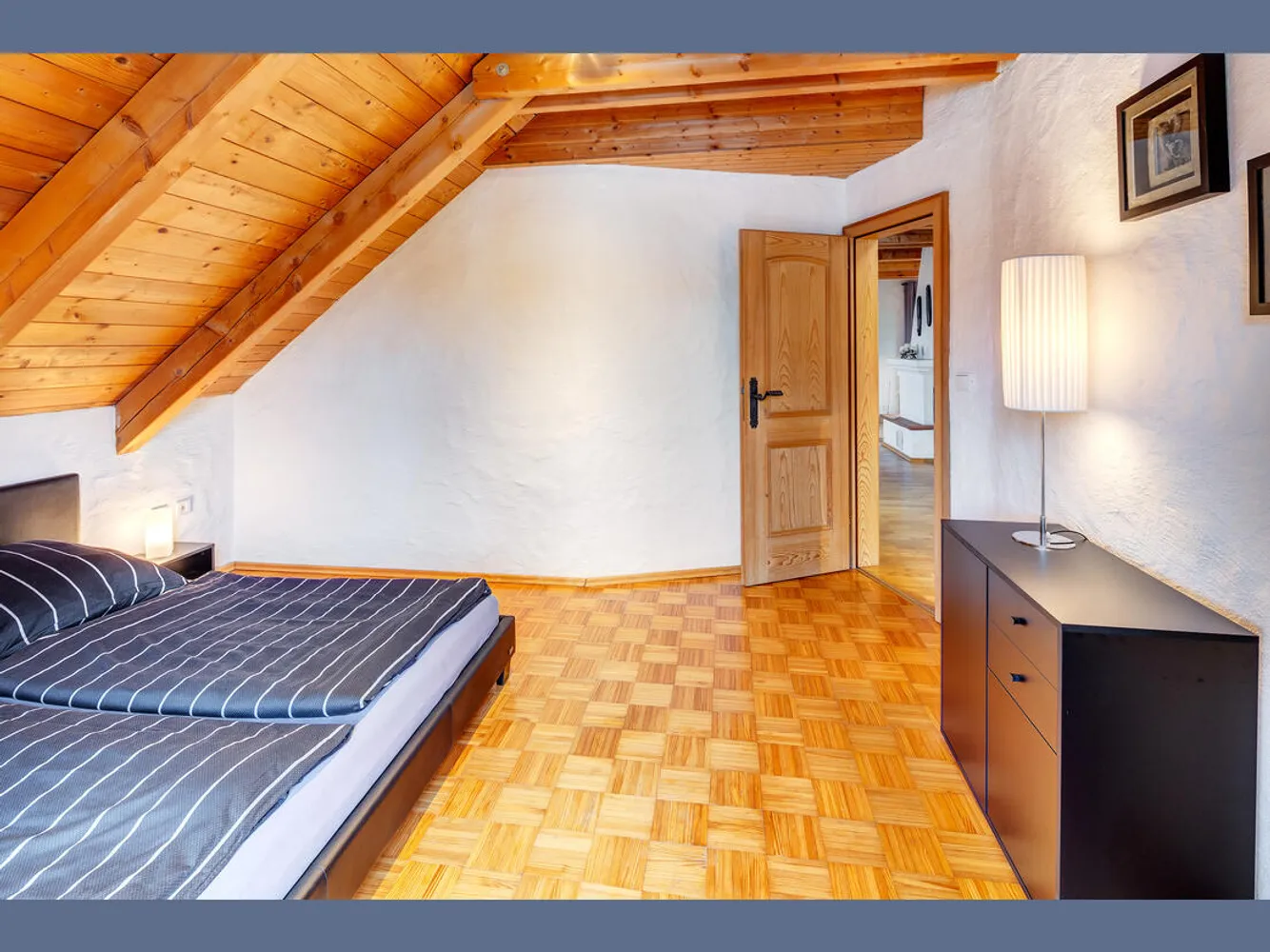 4 Zimmer Wohnung mit 140 m² in München – Bild 4