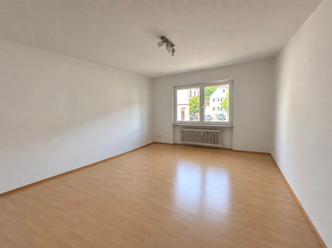 4 Zimmer Wohnung mit 80 m² in Homburg – Bild 1